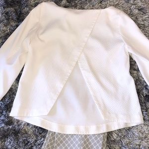 White Pebble Shirt with Open Back Slit